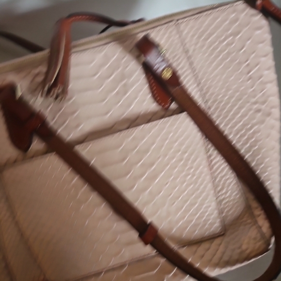 Dooney & Bourke Leather Maxine Tote / Shoulder Bag in Blush Pink - Picture 8 of 12